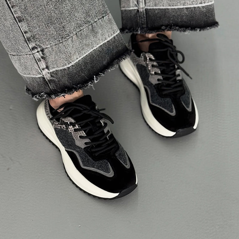Black Non-Slip Sneakers